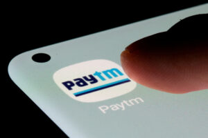 Jio competes for Paytm's wallet in the face of regulatory changes and financial challenges